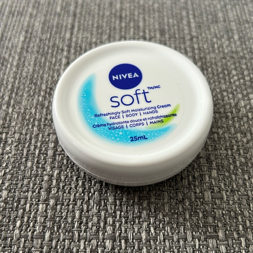 💖FREE ADD-ON💖 NWT NIVEA soft - moisturizing cream (face/body/hands)